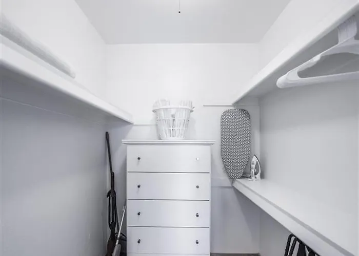 113-fully Furnished 1br Suite-prime Location